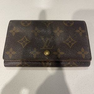 Authentic Louis Vuitton wallet -poor condition
